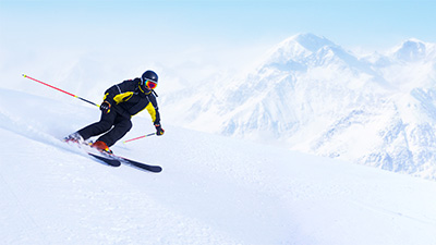 Skid�kare i en pist