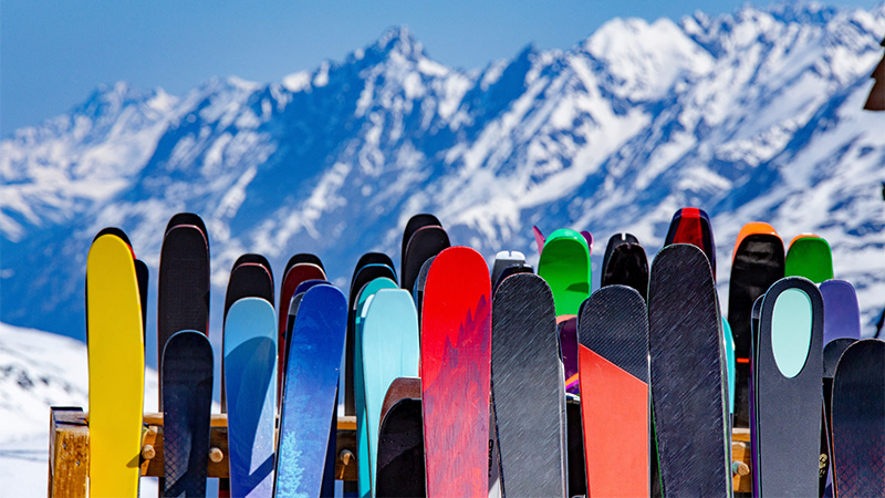 Skidor i olika f�rger